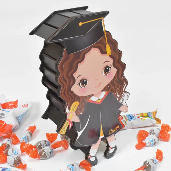 Muñeca 3d graduada con chocolates.