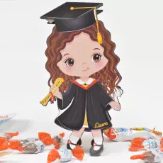 Muñeca 3d graduada con chocolates.