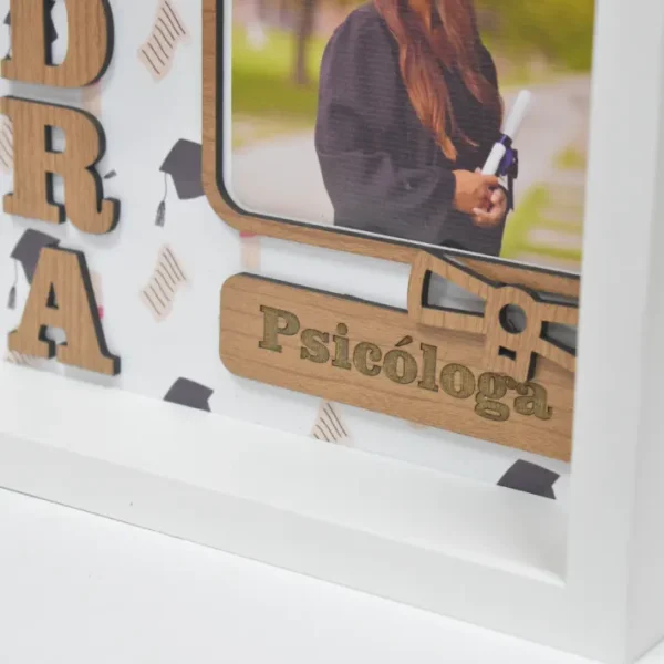 Marco profundo personalizado para graduada.