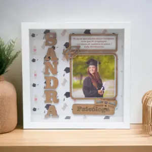 Marco profundo personalizado para graduada.