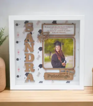 Marco profundo personalizado para graduada.