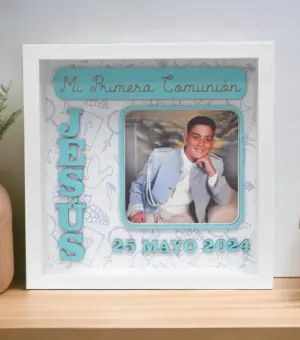 Marco de foto profundo para la primera comunión.