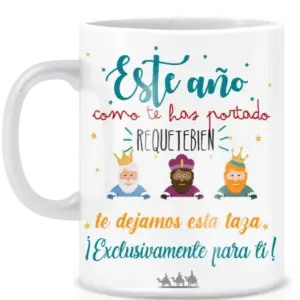 Imagen de la taza de Reyes Magos para niños con mensaje especial: Una taza de cerámica blanca con un mensaje en color vibrante que dice "Como este año te has portado requetebién, te dejamos esta taza exclusivamente para ti". Ideal para regalo de Reyes Magos.