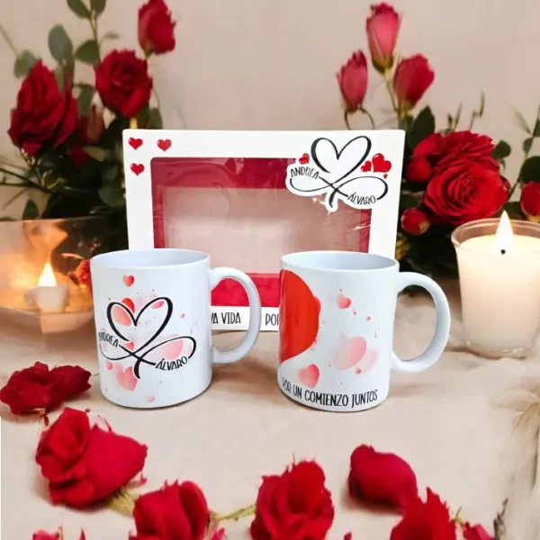 Set de tazas para parejas con estuche personalizado y corazones.