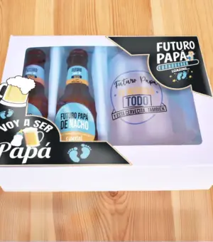 Estuche de cerveza personalizado para futuros papás. 2 Botellines y Jarra de cerveza.