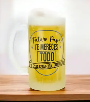 Jarra de cerveza con mensaje. Futuro papá te mereces todo y esta cervecita también