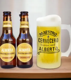 Pack de Cervezas Personalizadas con jarra. Botellas con etiquetas personalizadas y jarra con el nombre “Alberto”.