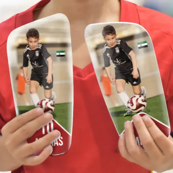 Espinilleras de alta calidad personalizables con foto, nombre y número, perfectas para futbolistas jóvenes.