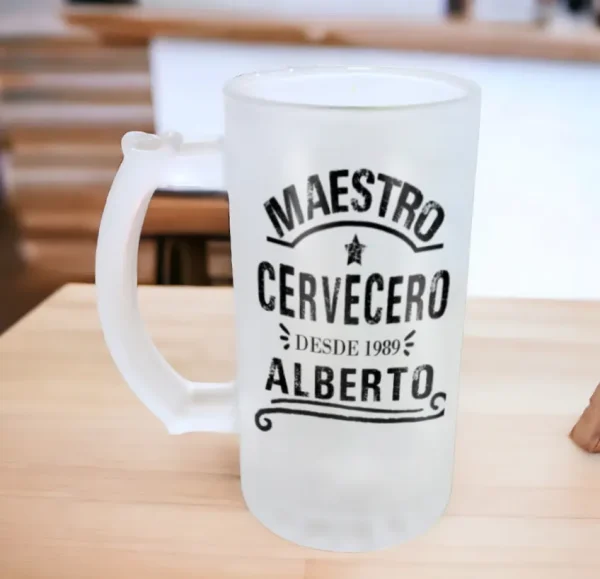 Jarra de cerveza vacia con texto" Maestro cervecero desde 1989 Alberto"