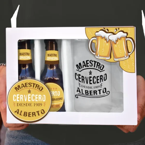 Estuche con jarra de vidrio personalizada con el nombre “Alberto” y la inscripción “Maestro Cervecero Desde 1989”.