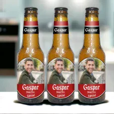 Pack de tres botellines de cerveza personalizados con foto y nombre "Gaspar" en estuche de regalo.