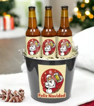 Cubo de cervezas, metálico, editado con adhesivo de papá Noel y texto Feliz Navidad. con 3 botellas.