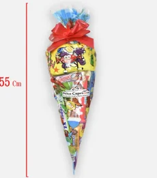 Cono de golosinas con chocolates,surtido, con la medida en este caso 55 Centímetros.