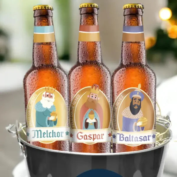 Cubo especial para cervezas con 3 cervezas dentro. Cada cerveza lleva a un Rey Mago. Melchor, Gaspar, Baltasar. Sirve para regalar en Reyes.