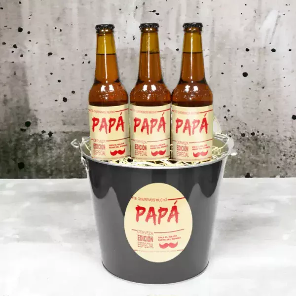 Cubo de cervezas con 3 botellas. Editadas con mensaje cariñoso para papá.