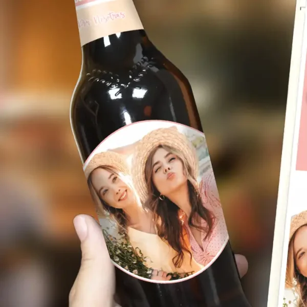 Cerveza personalizada para con texto. Contigo todo es mejor. Y foto de amigas.