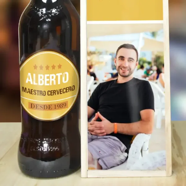 Estuche de cerveza y botella personalizada con foto y texto. Maestro cervecero desde 1989 Alberto.