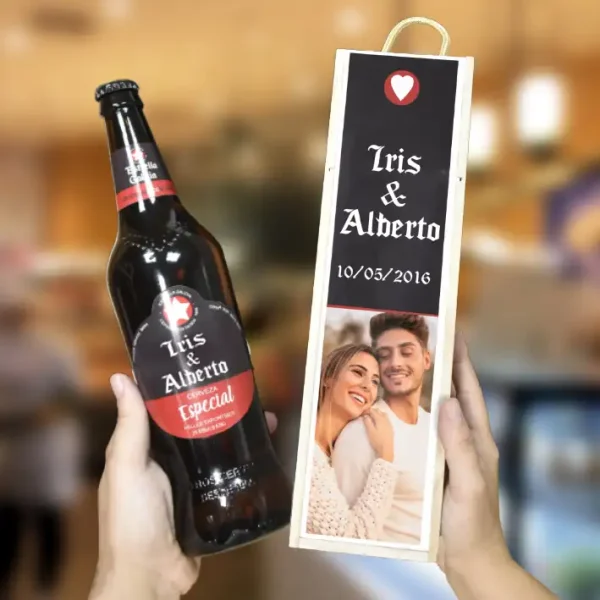 Cerveza personalizada y estuche de madera con foto y texto personalizado.