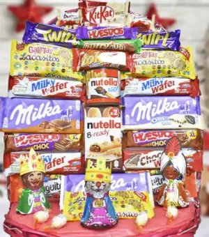 Cesta con chocolates con tres Reyes Magos.