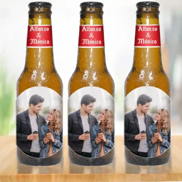 3 botellines de cerveza con foto de pareja personalizadas con texto.