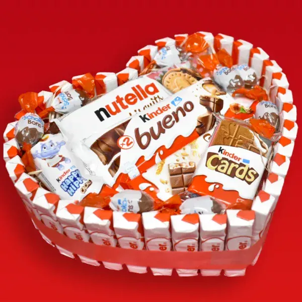 Tarta en forma de corazón repleta de chocolatinas kinder.