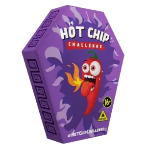 Caja en forma de ataúd que contiene la patata más picante del mundo.