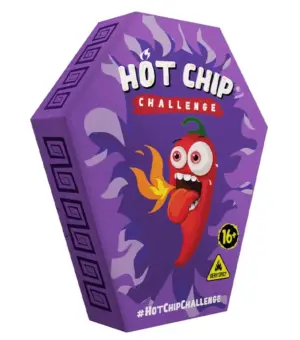 Caja en forma de ataúd que contiene la patata más picante del mundo.