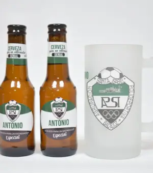 2 Botellines de cerveza y una jarra personalizada para entrenadores de fútbol base.