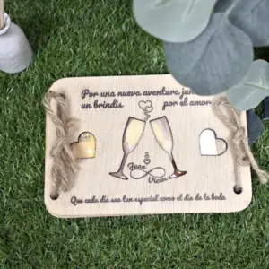 Sobre de madera personalizado. con frase grabada a laser.