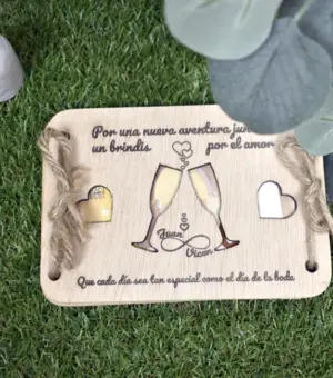 Sobre de madera personalizado. con frase grabada a laser.