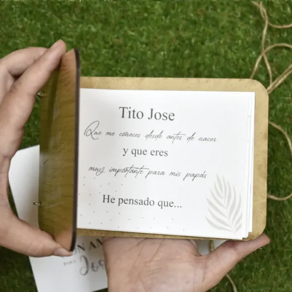 Cuaderno que viene en el interior del regalo.