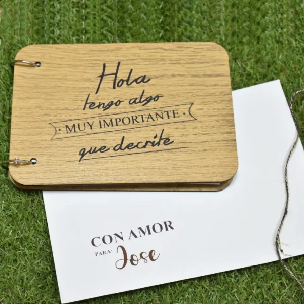 Cuaderno que viene en el interior del regalo.