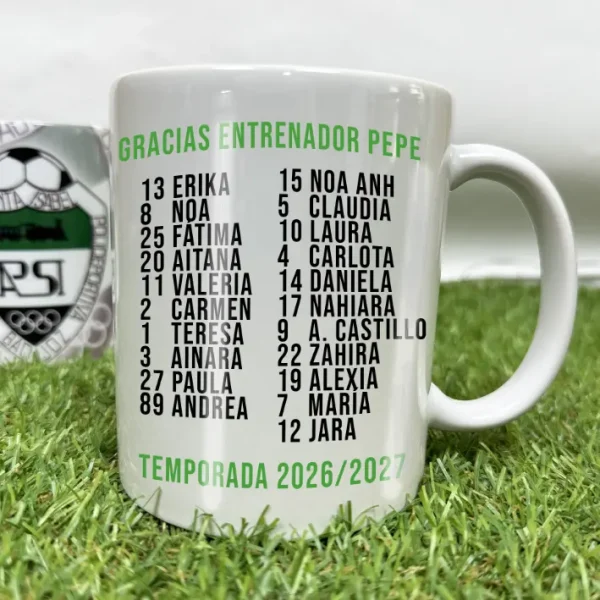Taza personalizada para entrenadores con el nombre de los niños.
