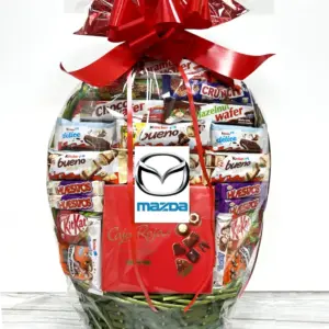 Cesta de chocolates con logo de empresa para regalos corporativos.