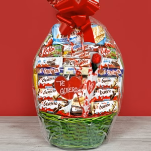 Cesta de kinder para San Valentín.