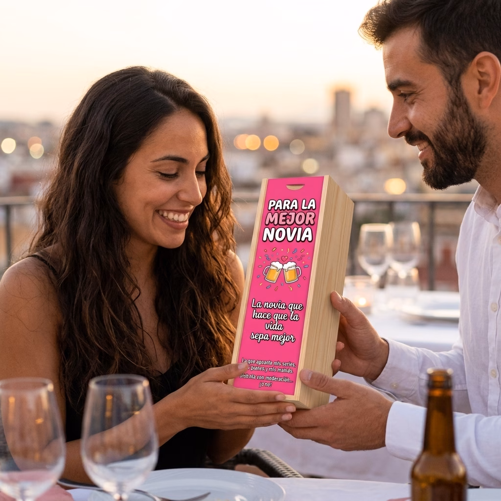Persona recibiendo en familia su caja de cerveza XXL de regalo para novia