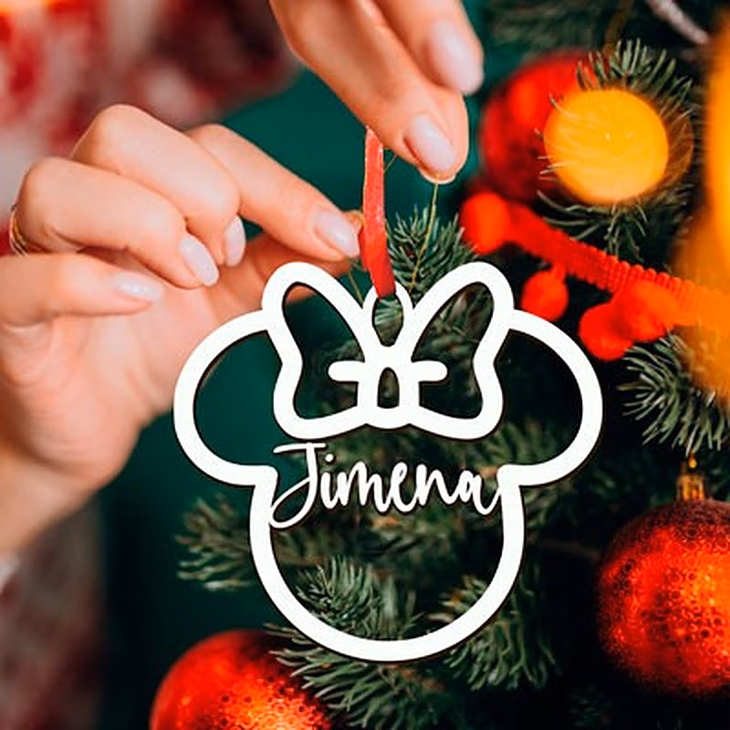 Bola de navidad de madera personalizada.