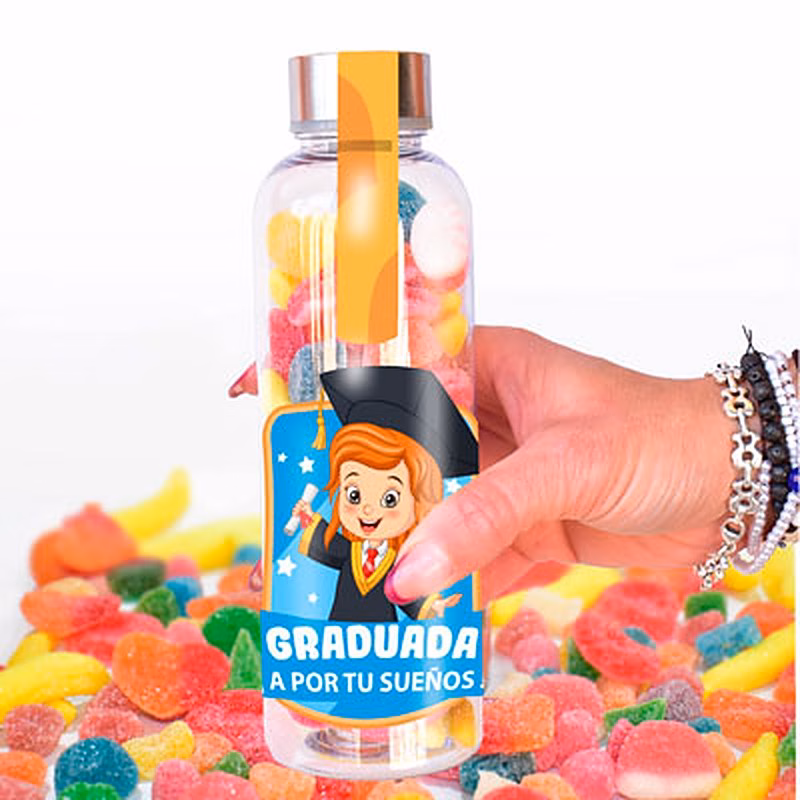 Botella con chuches para una niña graduado.