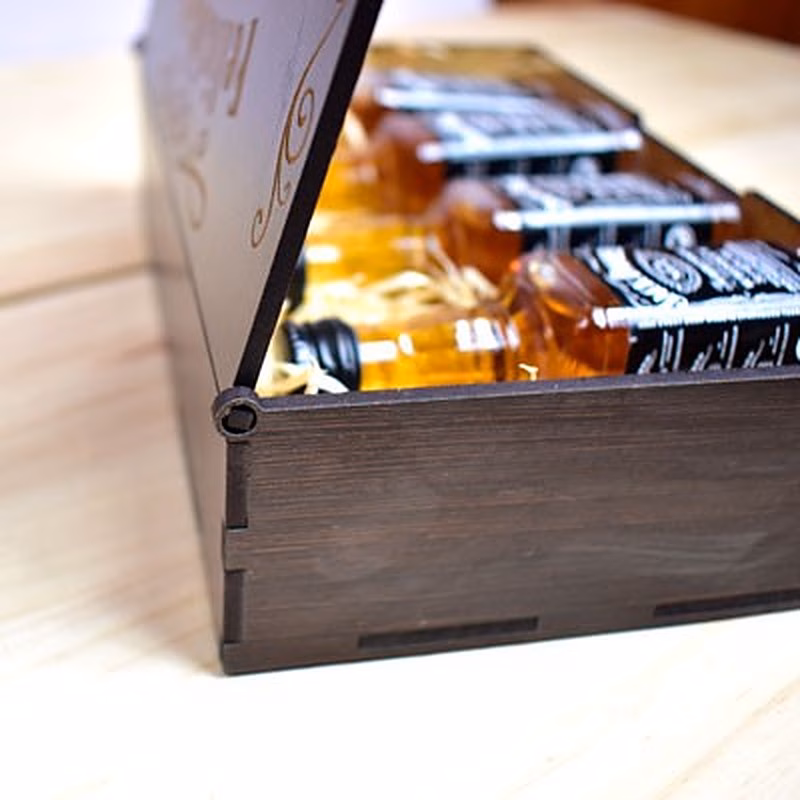 Caja de madera con 4 mini botellas de whisky Jack Daniel´s