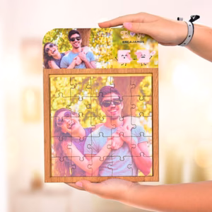 Puzle de madera con fotografía de amor.