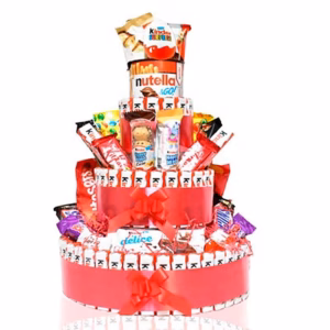 Tarta de tres alturas con chocolates kinder.