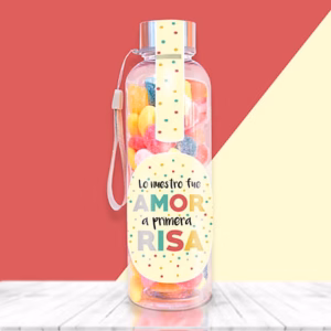 Botella con chuches para regalar a tu amor a primera risa.