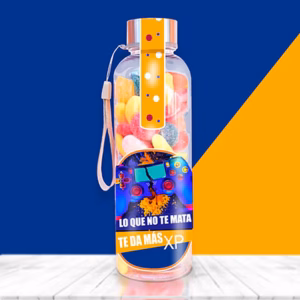 Botella con chuches para regalar a un gamer.